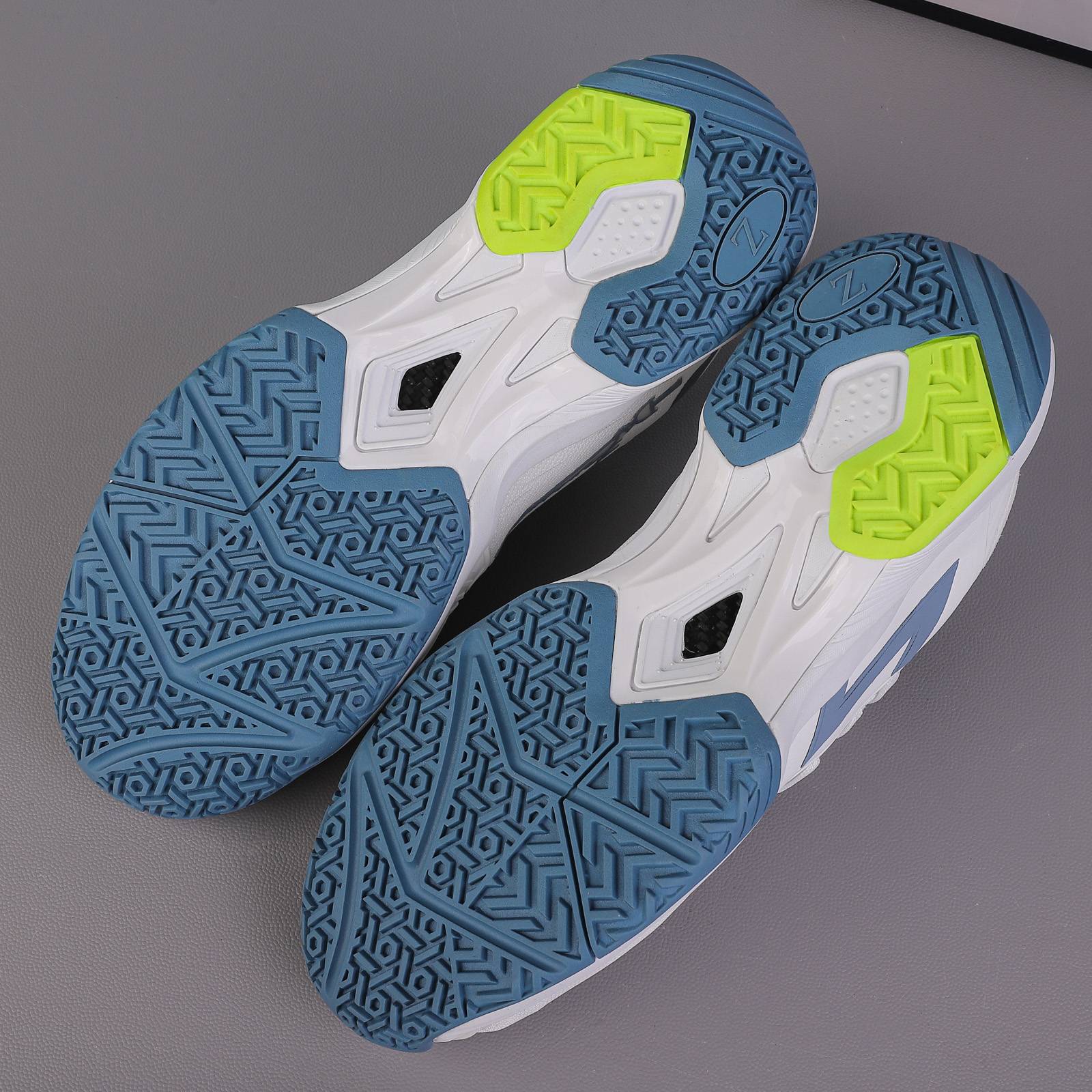 Zhang brand new fencing shoes Mondrian adult children's wear -resistant anti -slip and shock -absorbing professional fencing competition training shoes