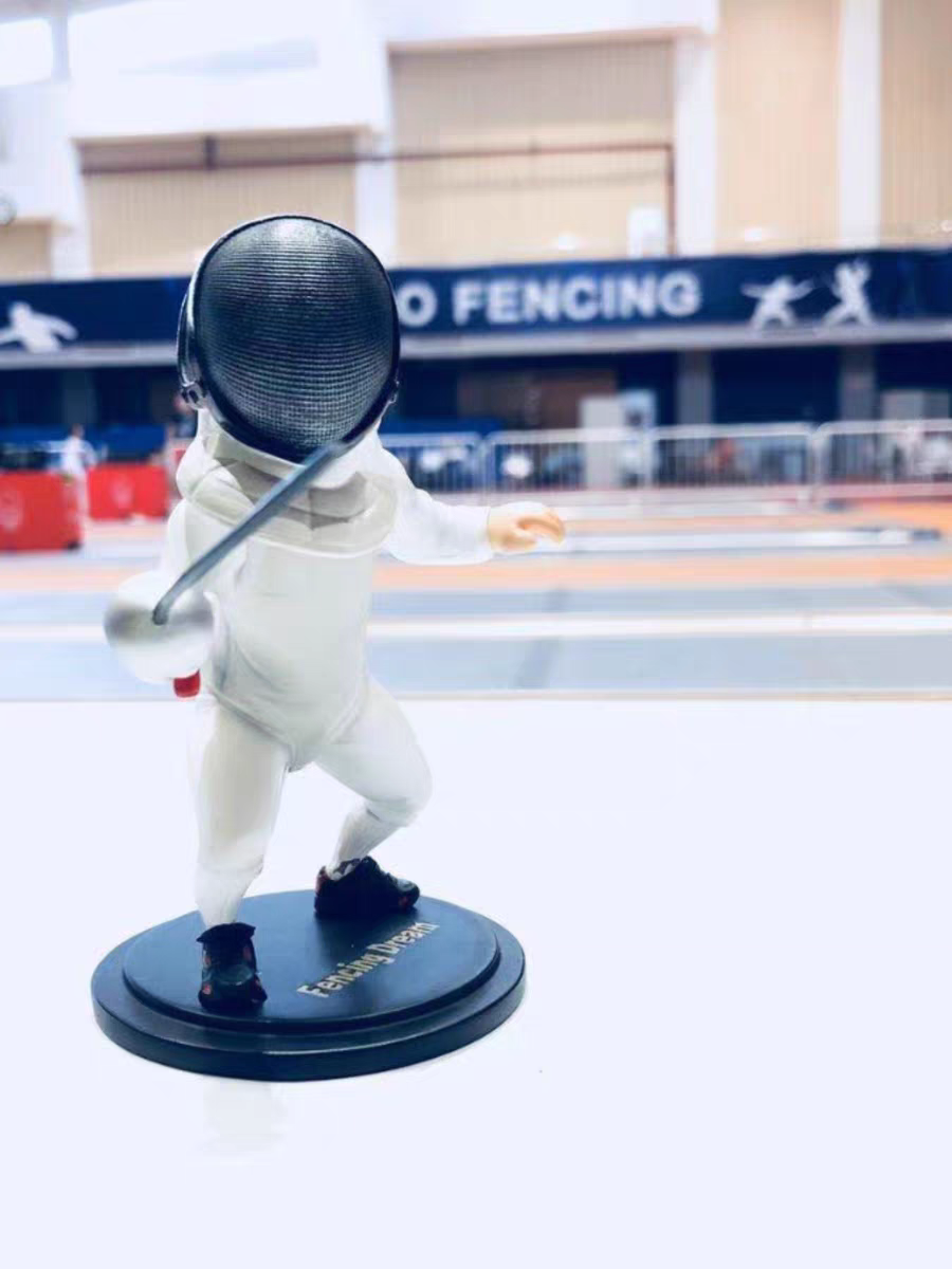Fencing actual combat doll Birthday gift Children teammates and classmates hand in hand desk desk