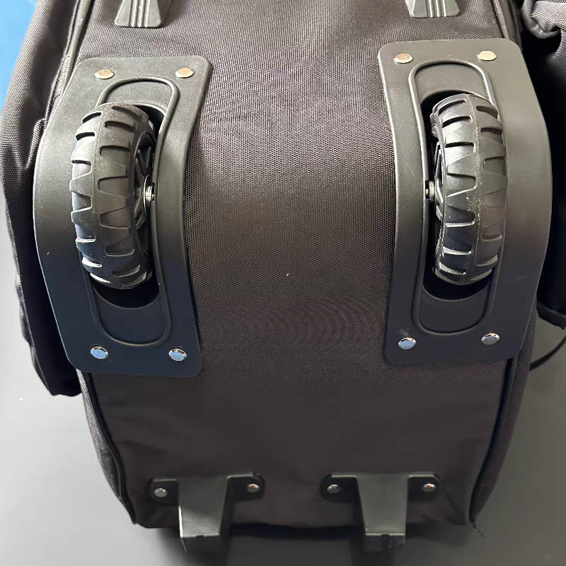 The fencing sword bag small roller bag can stand on the stand and can put a whole set of equipment lever smooth fencing contest tie bag