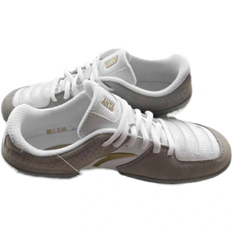 Anta fencing shoe, specialty for fencing competition.