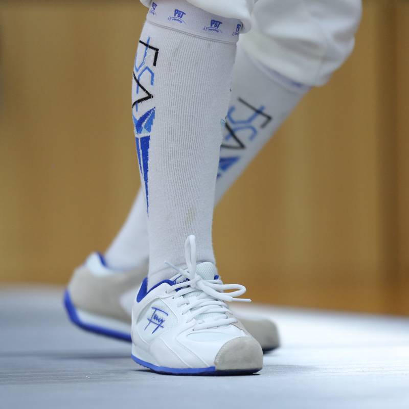 Professional fencing shoe small size children's large size adult fencing sports equipment Nordic feency non -slip light light breathable
