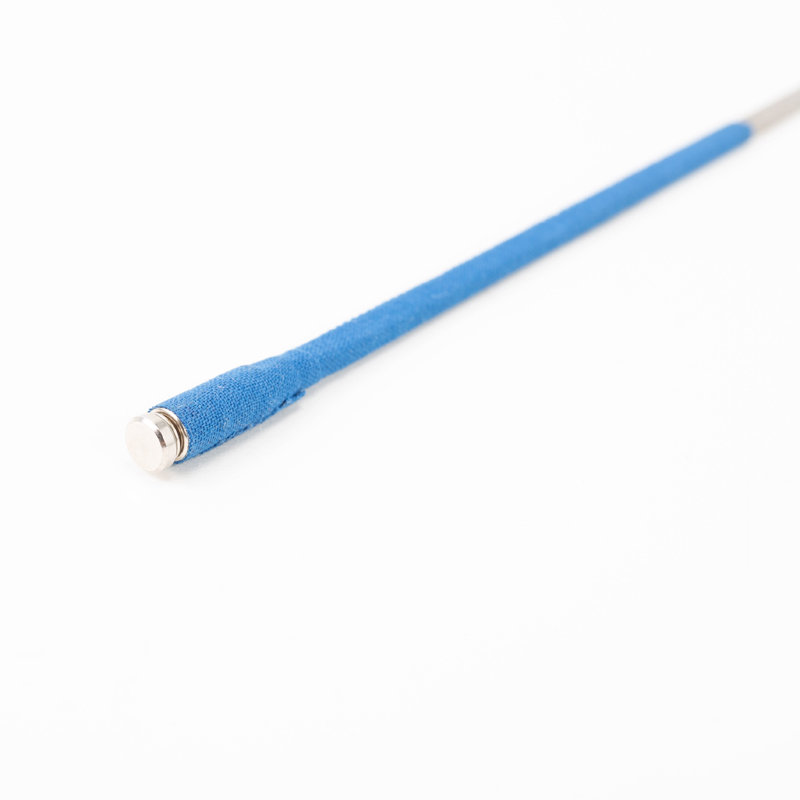 A common-handed adult sword bar