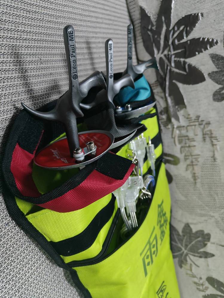 The professional sword bag club that can be carried to the game venue customizes the sword-strike bag children's sword 4-5 adult 3-4