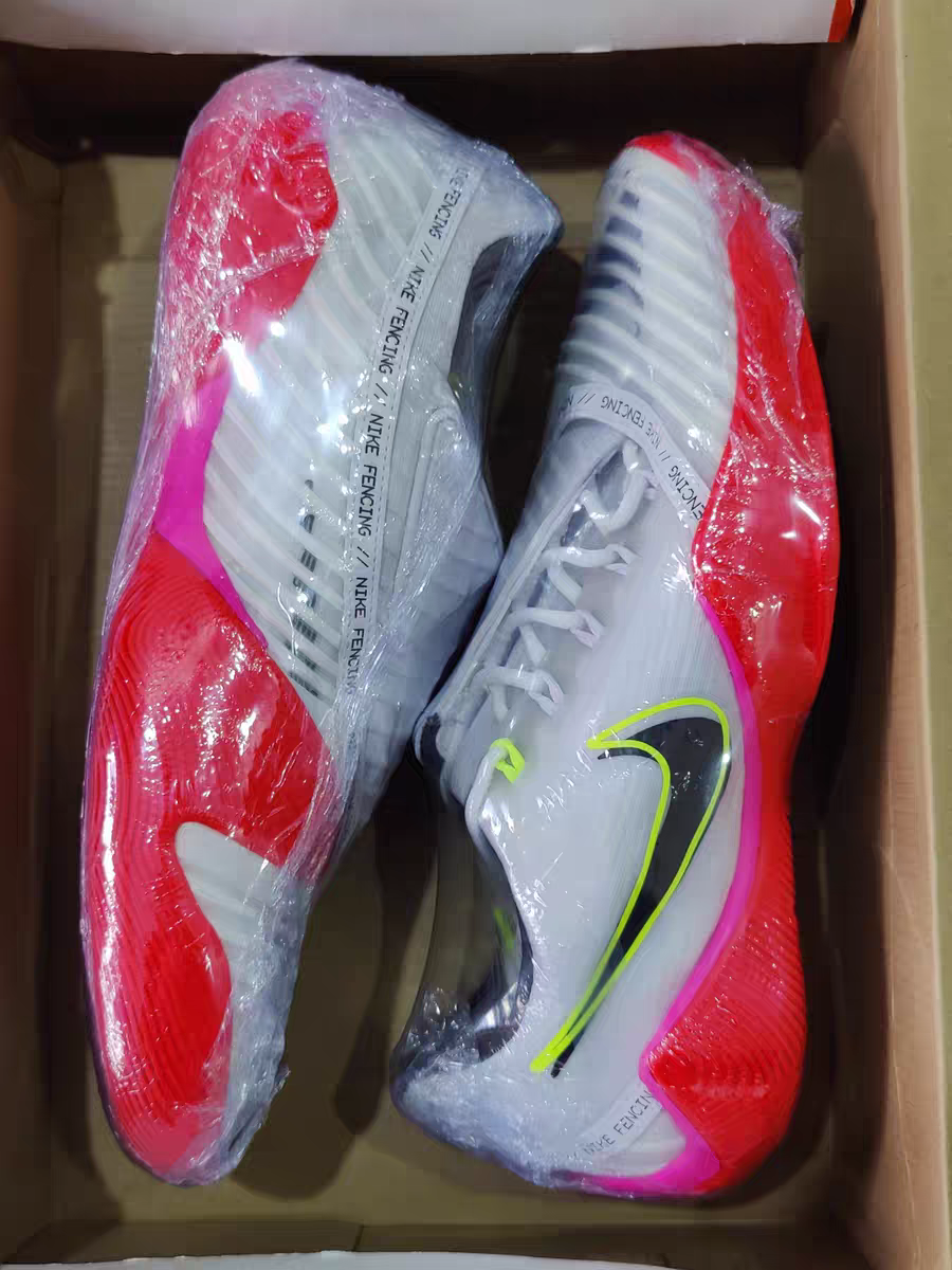 The new authentic second -generation swordsmanship shoes professional fencing shoes competition shoes are small, it is recommended to buy more than half size