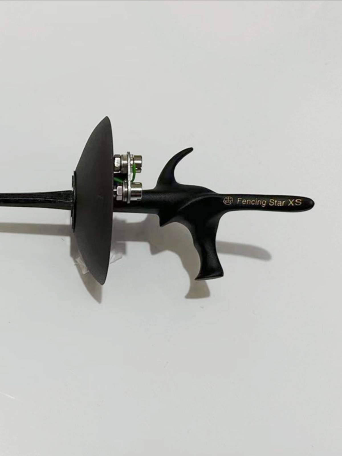 Nolix certified the children's game with a heavy sword, black and black and rusty sword