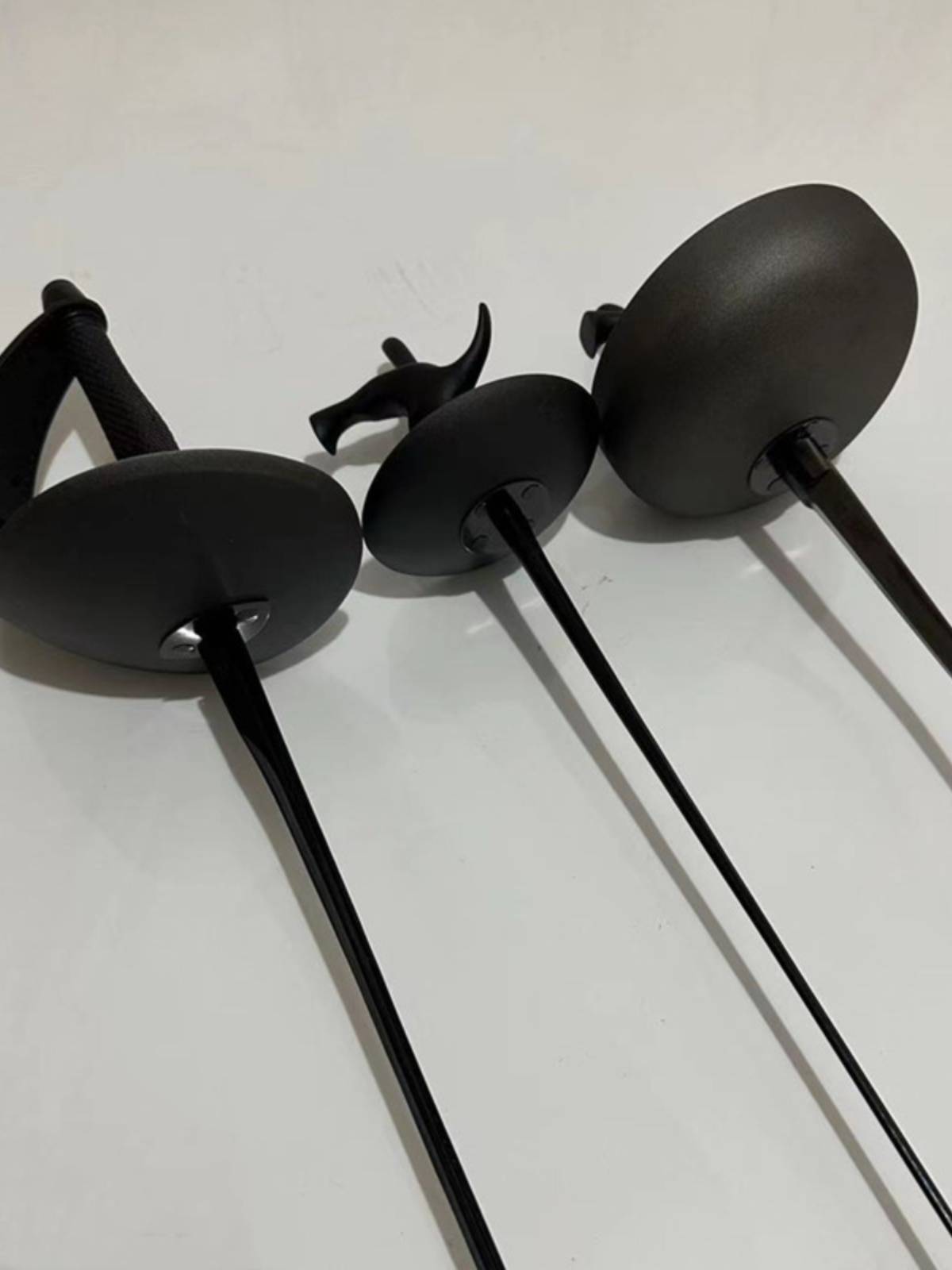 Nolix certified the children's game with a heavy sword, black and black and rusty sword