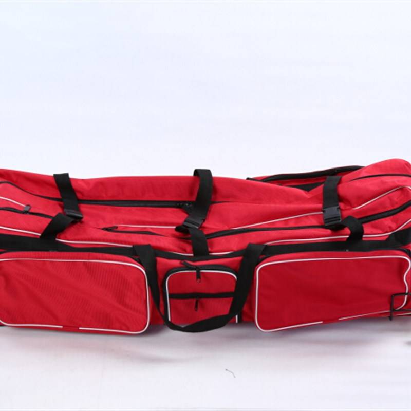 The fencing equipment is long, 2 major roller fencing bags, with wheel sword bags, and can be placed on a shocking equipment.