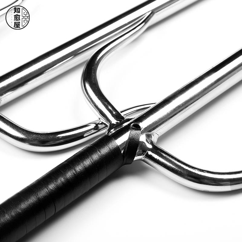 Japan -made Pills Ryukyu karate trigeminal trigeminal Three Music Short Masters Chinese martial arts iron ruler pens