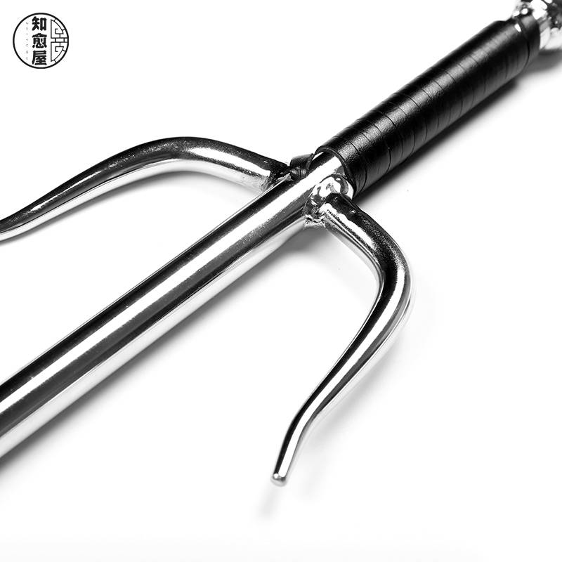 Japan -made Pills Ryukyu karate trigeminal trigeminal Three Music Short Masters Chinese martial arts iron ruler pens