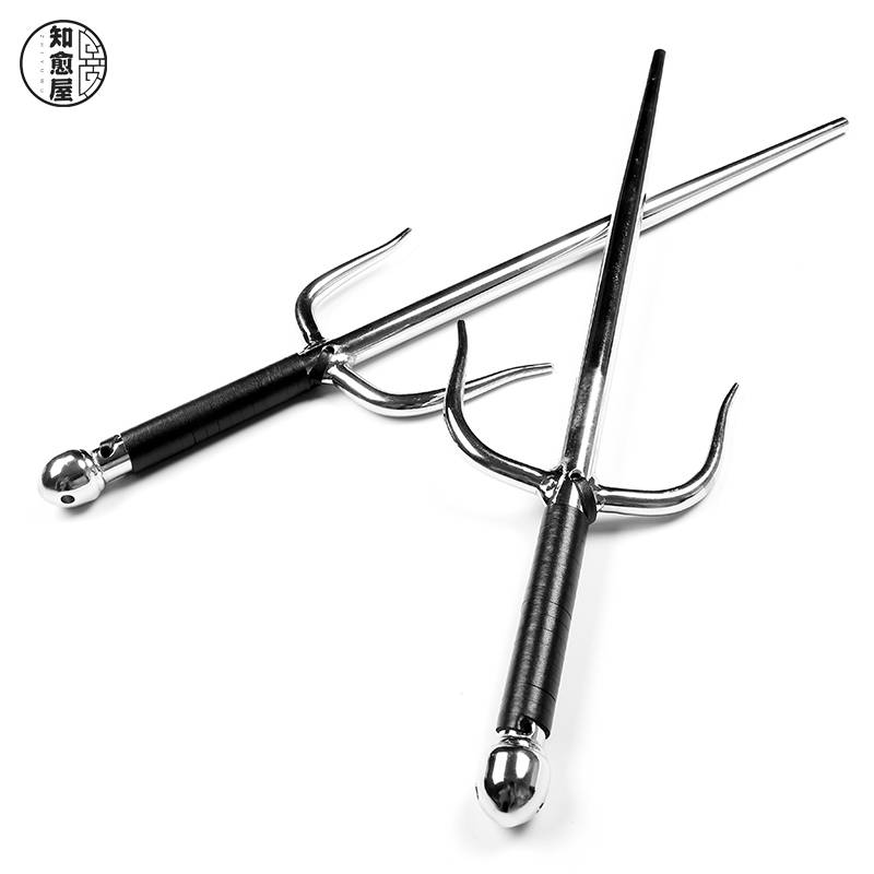 Japan -made Pills Ryukyu karate trigeminal trigeminal Three Music Short Masters Chinese martial arts iron ruler pens