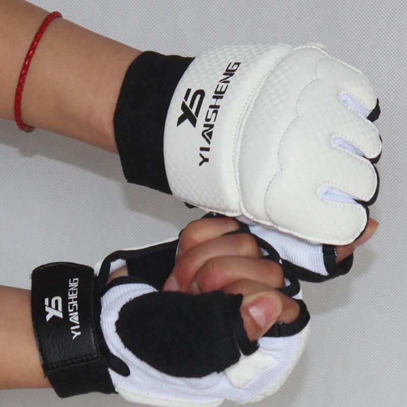 A professional training kit for boys and girls with hand-guarded gloves for leg-back-snatch real-style competitions