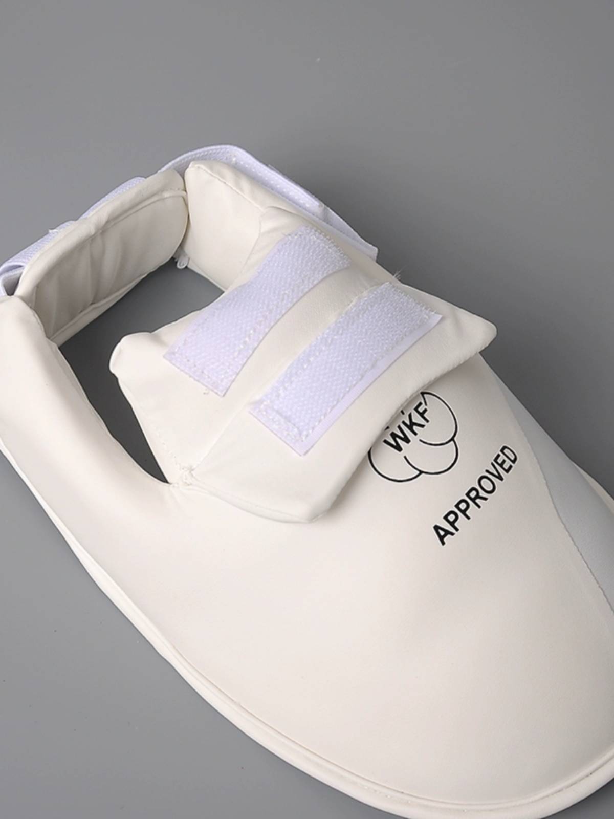 White empty -handed tibial tibial feet, foot, legs, legs, karate, protective tadpole protective legs and legs. Adult karate leg protection
