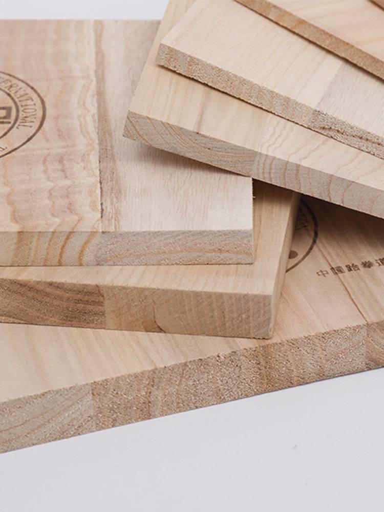 Tekwondo woodboards for the examination of children for the karate training