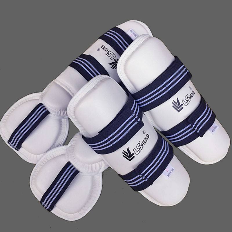 Taekwondo leg-guarded elbow-protected adult, male and female karate-fighting competitions with a thick combination of protective gear