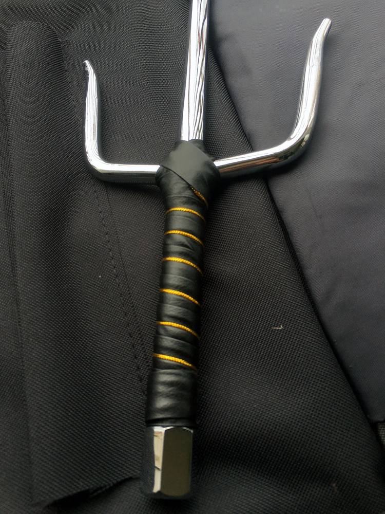 Karate short fork, roller fork, two fork steel fork kung fu, solid steel, three -stranded fork fork, tension martial arts ten -handed iron ruler