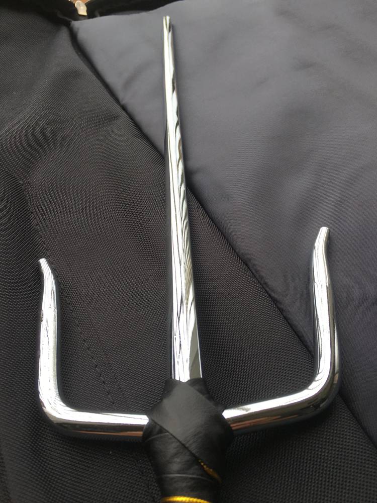 Karate short fork, roller fork, two fork steel fork kung fu, solid steel, three -stranded fork fork, tension martial arts ten -handed iron ruler