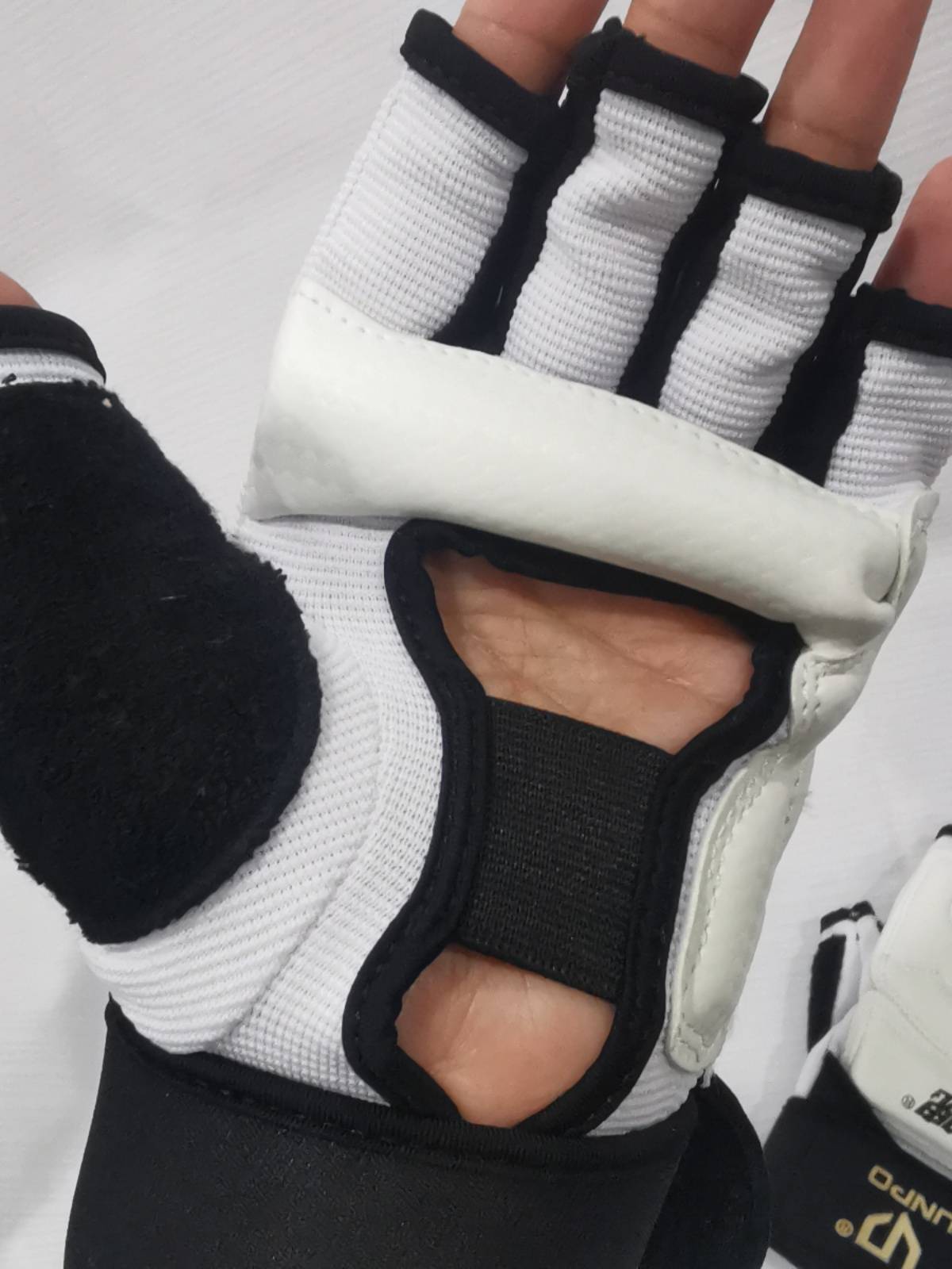 Youyou High -quality professional Taekwondo gloves bring the wrist -wrist children's adult coach training event for karate