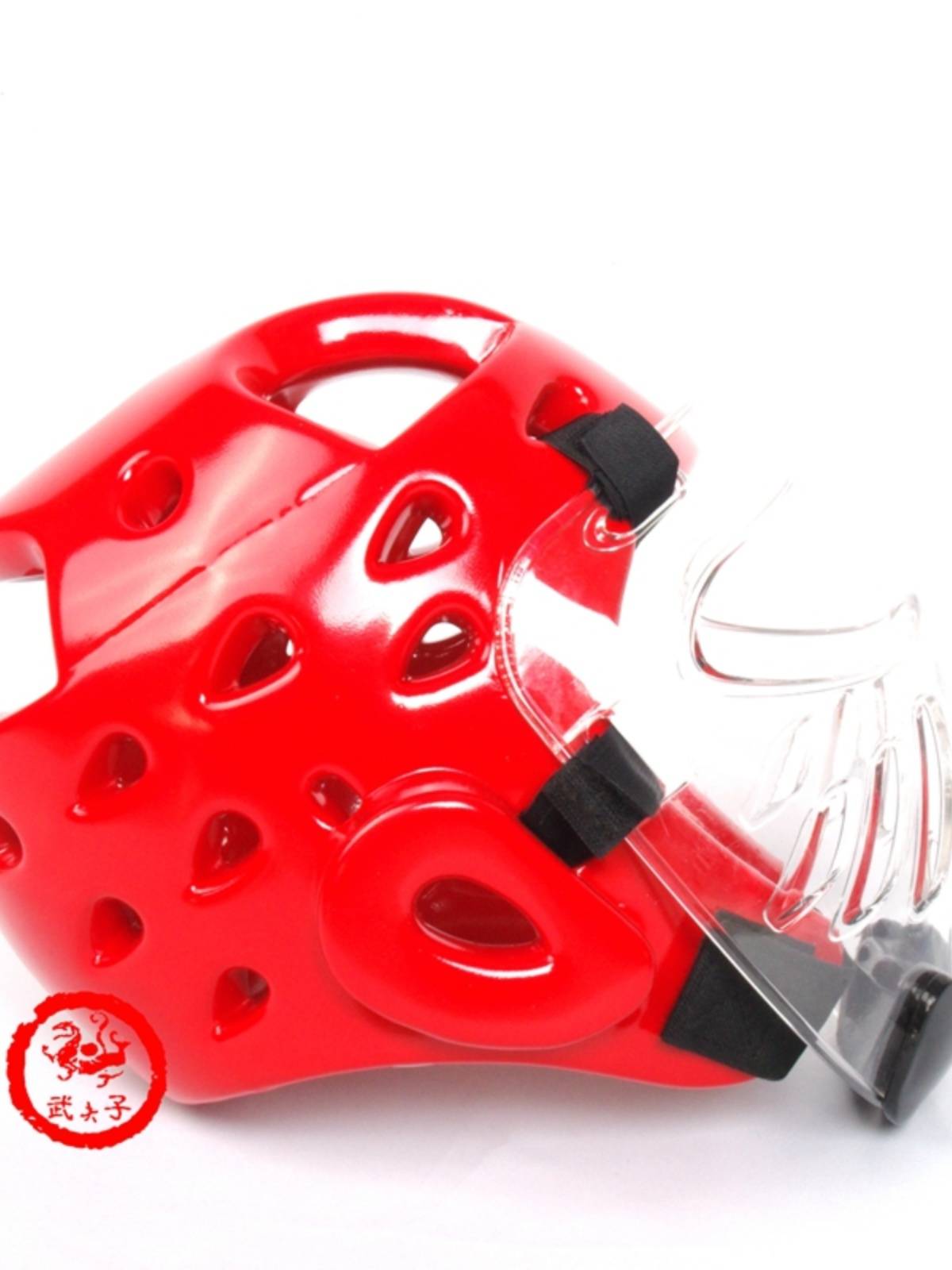 The karate protection helmet can be removed from the mail