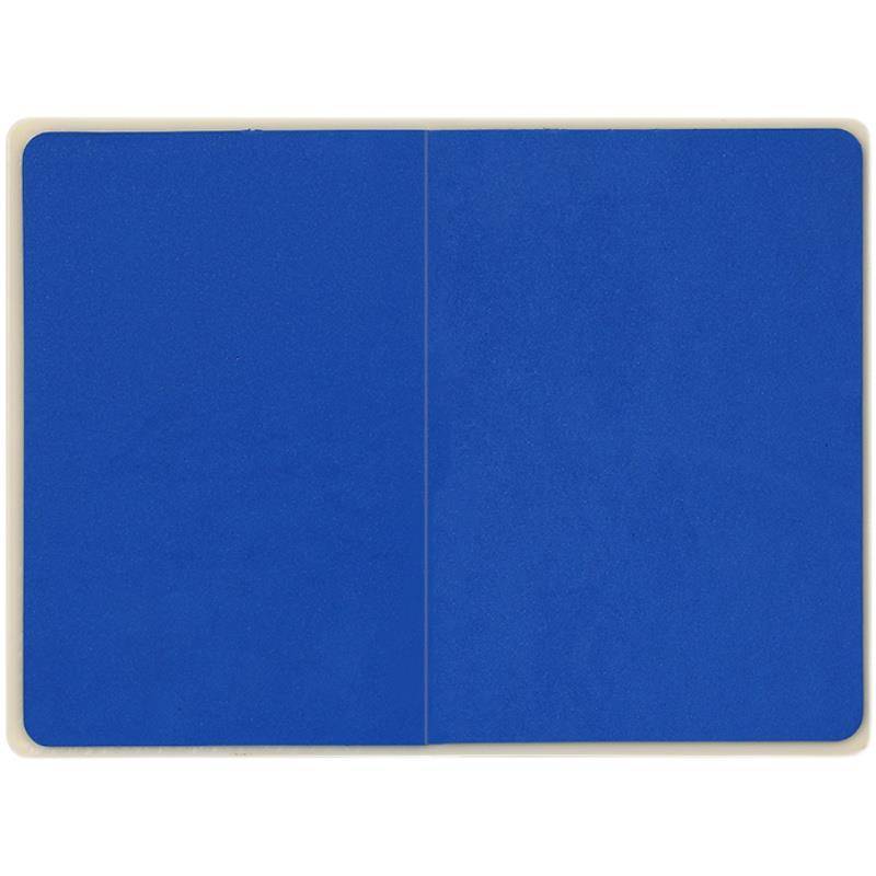The karate board is a special board for karate training equipment for children who have repeatedly hit the karate board