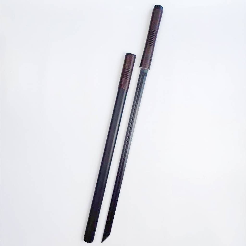 Black knife, brown rope