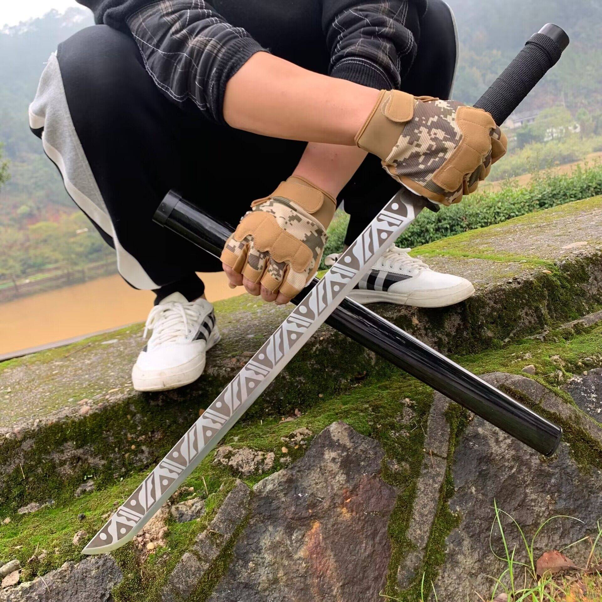 CLOUD-STAMPED BLADE 78CM