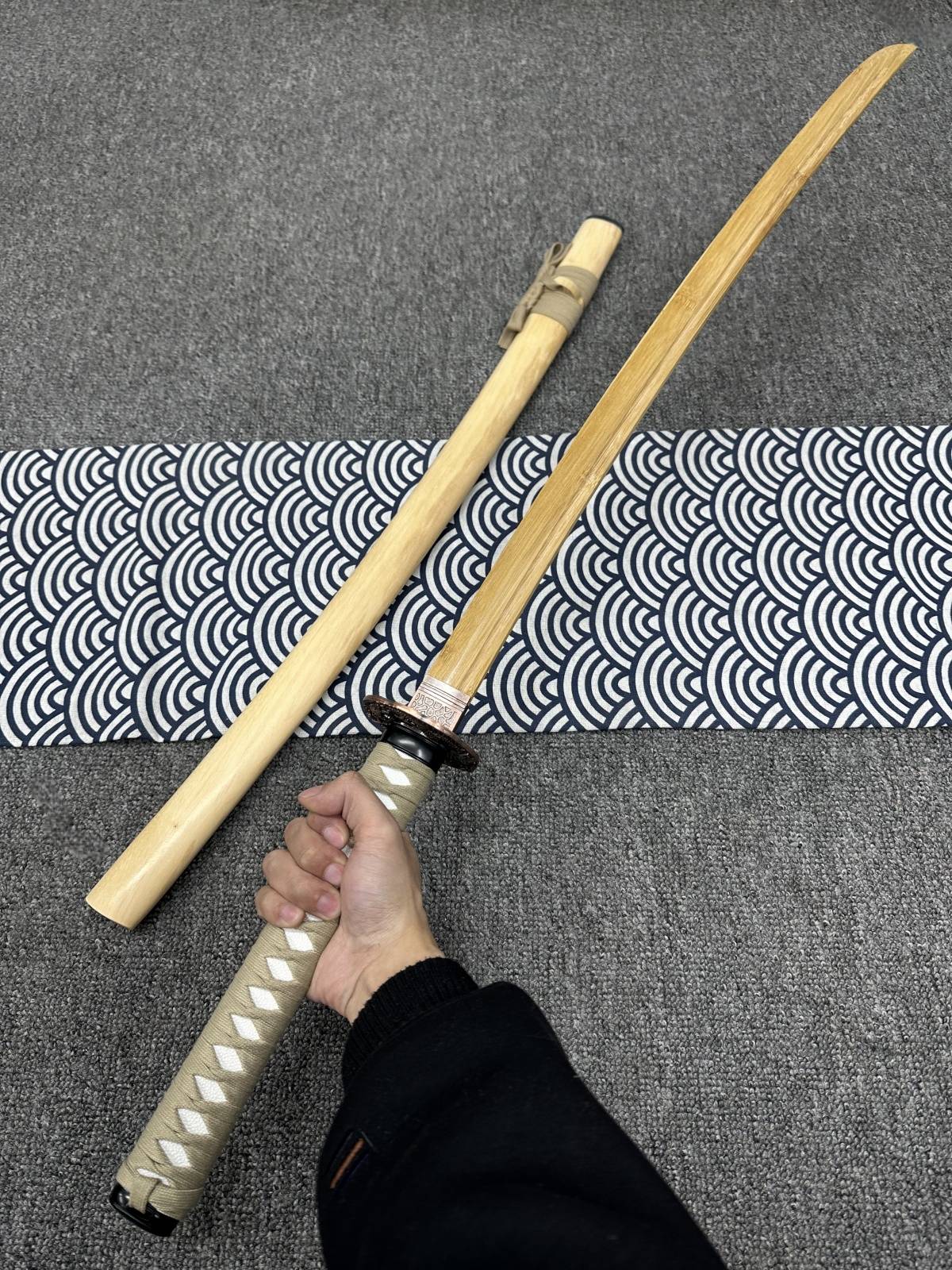 Shui Yaori, the same Internet celebrity, the same wooden knife, the bamboo -handed bamboo samurai, the sheath practice of kendo toys, wooden kendo props
