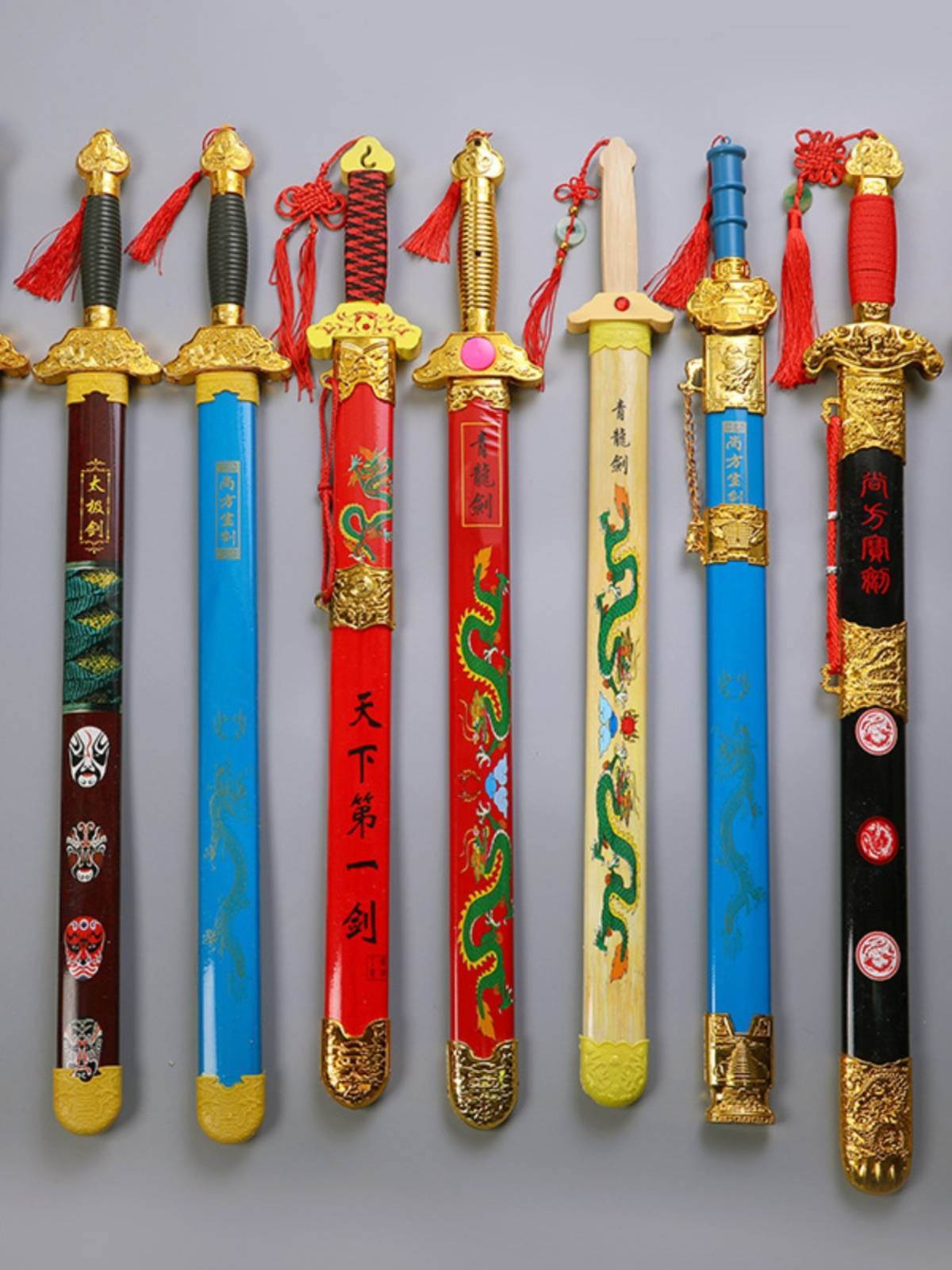 Scenic area bamboo sword wood, green dragon sword sword sword, taekwondo martial arts fighting kendo big knife props floor stall toys