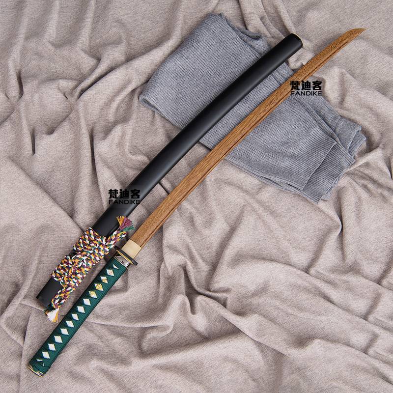 Long-term with a kimber knife and a Japanese sworddo training in the Knife and Nau Knife exercises unopened