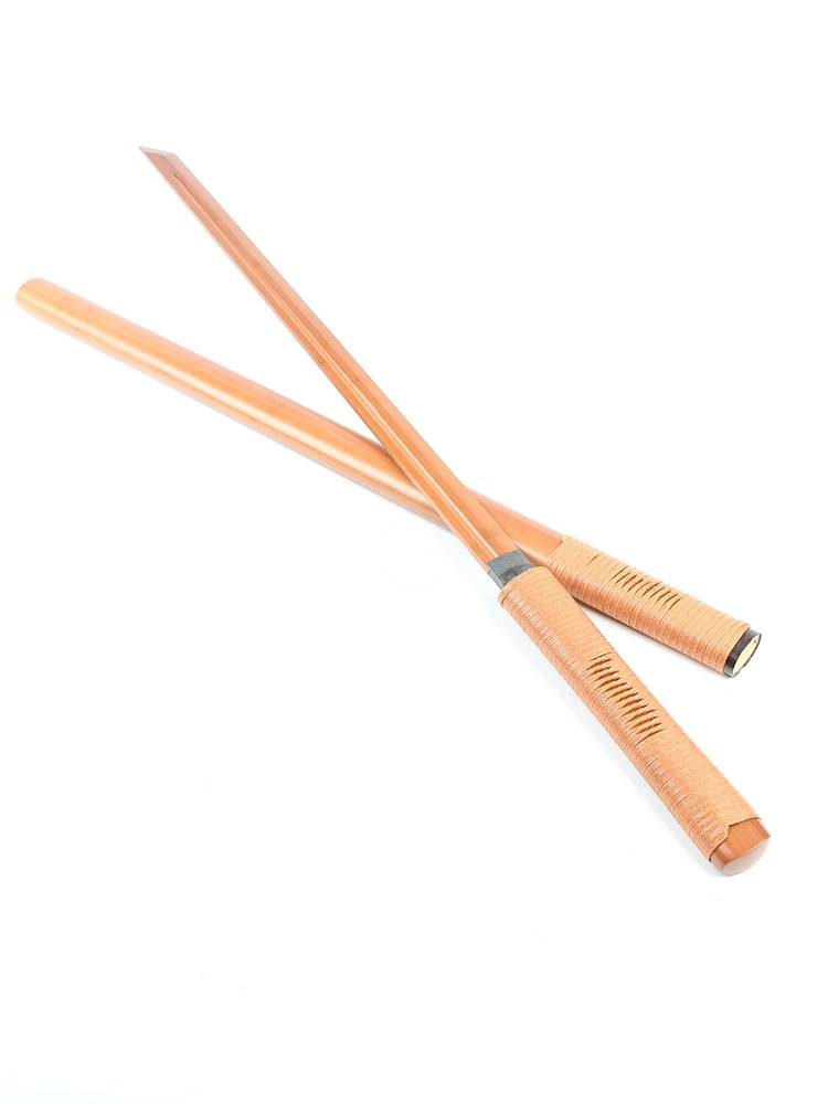 The Dragon Springs court, the Tang cross-blade knife and the swordsman, trained the sword-sword without opening