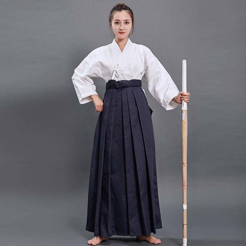 Kendo closes, one word, people's room-level men's and women's contact between words and paths between the white world