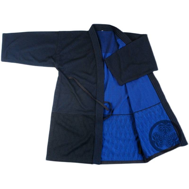 The blue summer sworddo suit is comfy in the air and thin in the eyes