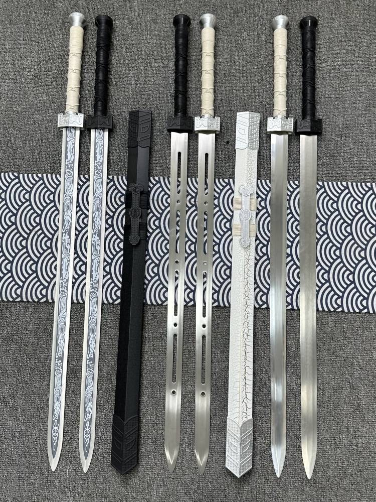 Two -handed sword eight -faced Han sword iron sword sword sword -made ancient style fairy -pommect flower props toys sword sword swordsmanship