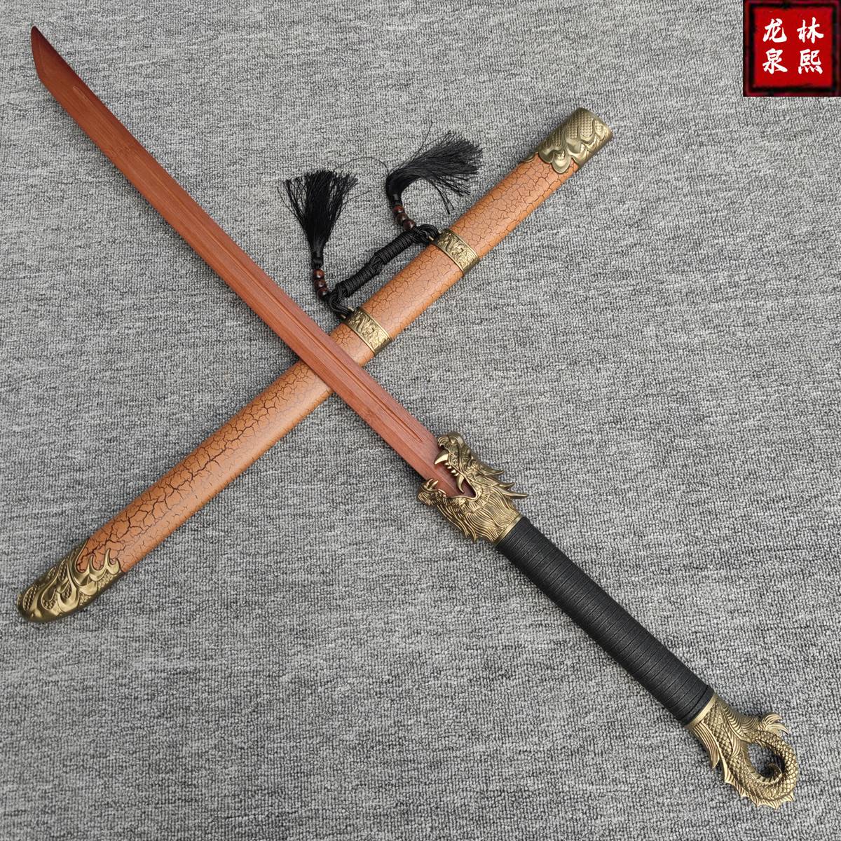 Wooden embroidered spring knife Tang Hengdao Yan Yan knife Bamboo knife training wooden knife with sheath sheath bald knife, children's toys, wood kendo props
