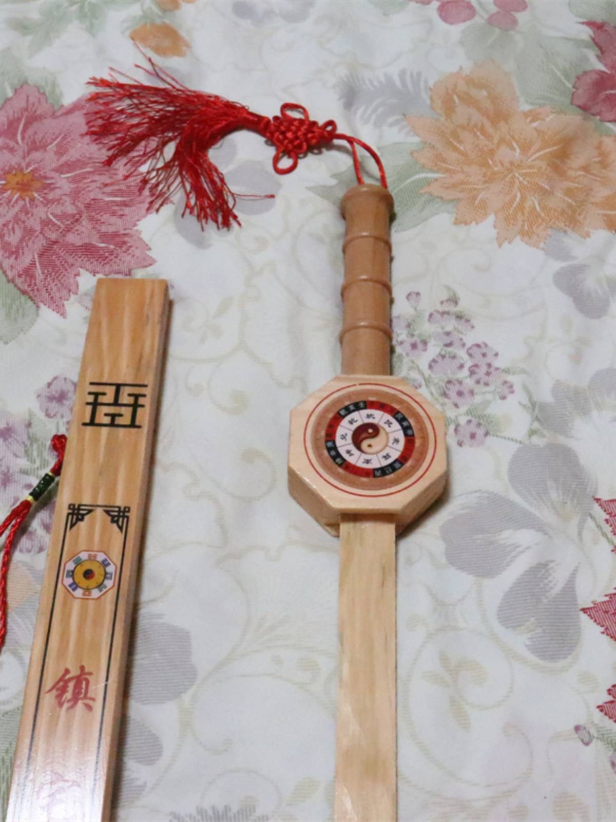 Children's wooden sword, wooden sword solid wood bamboo, three kingdoms of weapon plastic sword, boy toy martial arts school performance sword