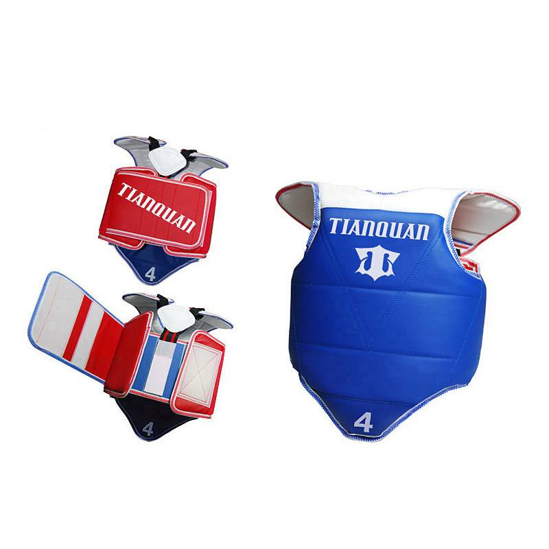 Taekwondo's full of children's armor-scattered combat equipment and a double-faced chest protection suit