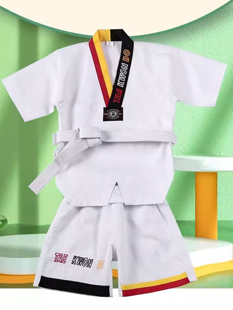 Taekwondo wears short-sleeved thongs and thongs for adult training students, male and female long-sleeved coaches