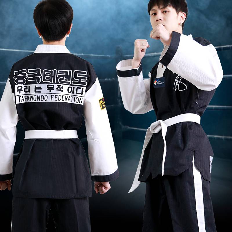 Taekwondo wears a child's thong-free summer cuffs for first-season training for male and female students