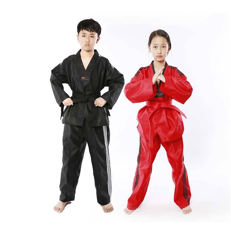 The beehive, the black, red adult child coach in taekwondo, and the long sleeves of the big web-based knuckle-suit