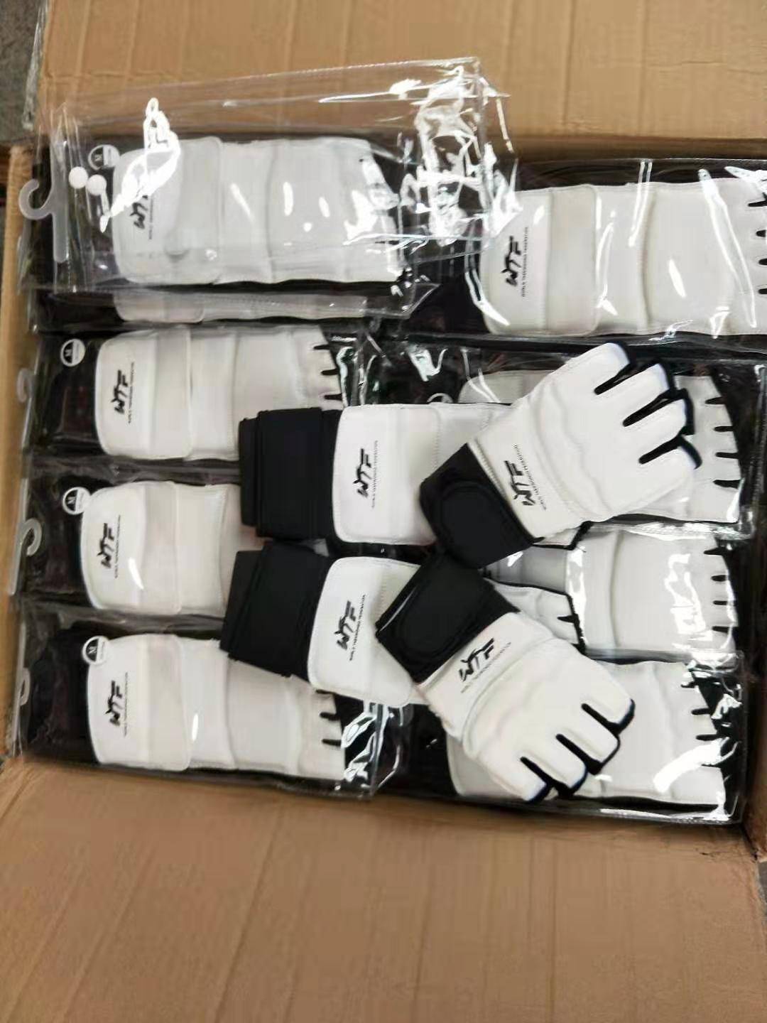 Famous taekwondo foot protective hand guard foot childcare children's protective gear training competition boxing scattering feet naked feet naked