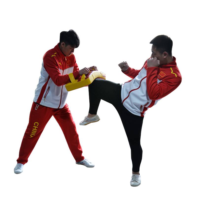 Taekwondo fights to break up the child's adult arc-resistant Iran target, to protect against the big target