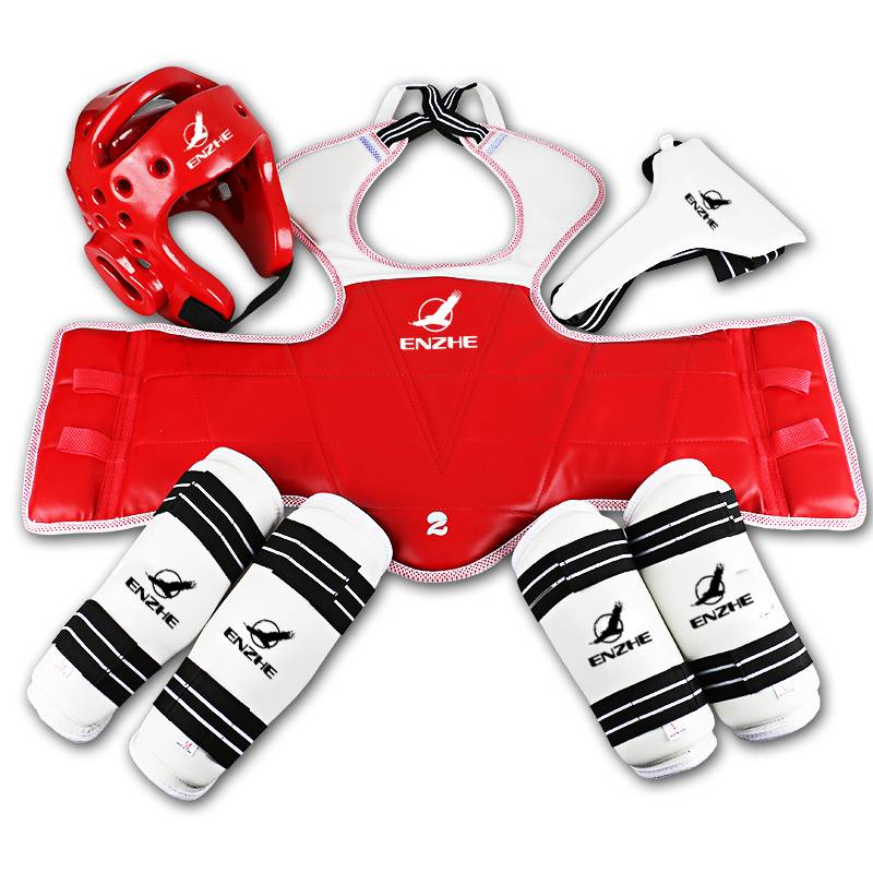 A full set of children's arms and a full set of eight sets for adults to fight with
