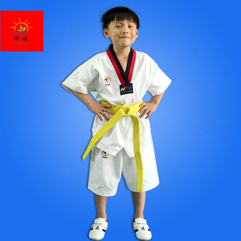 Taekwondo for children in the autumn and winter, adult beginners trained university students in taekwondo for men and women