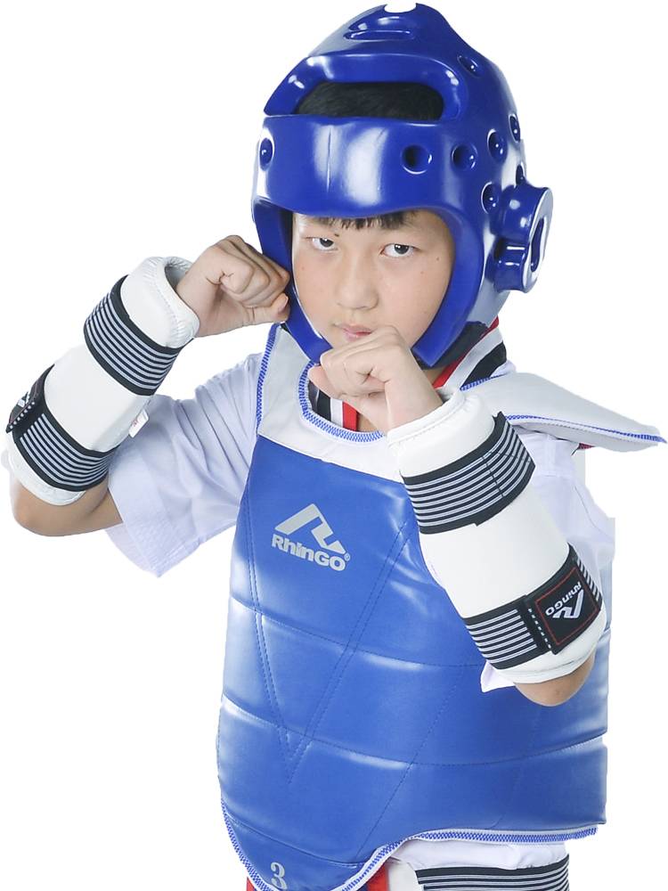 Taekwondo protection gear, full of adult taekwondo training equipment for leg and arm protection gear, is in combat