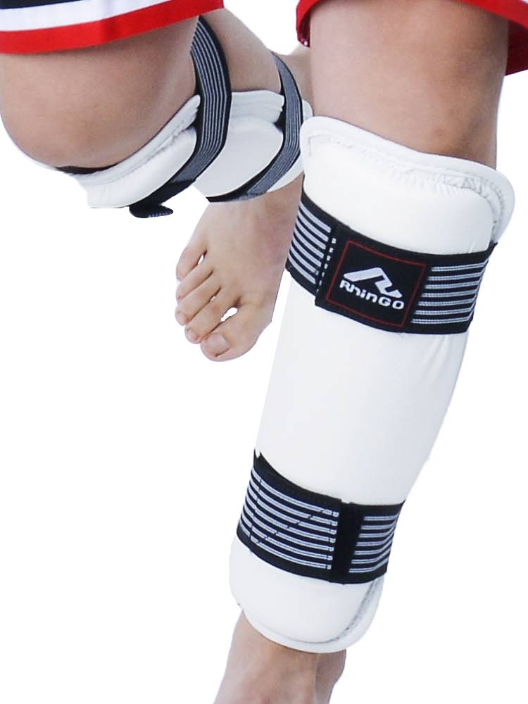 Taekwondo protection gear, full of adult taekwondo training equipment for leg and arm protection gear, is in combat