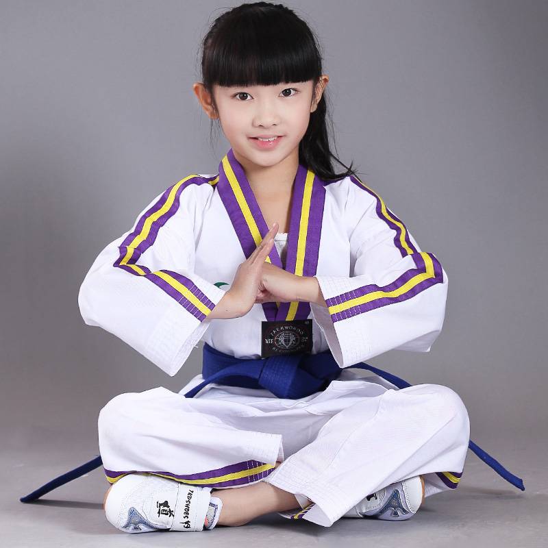 Taekwondo, a child ' s first-time cotton-puncher, and an adult female college student in summer-service tailor-made clothes