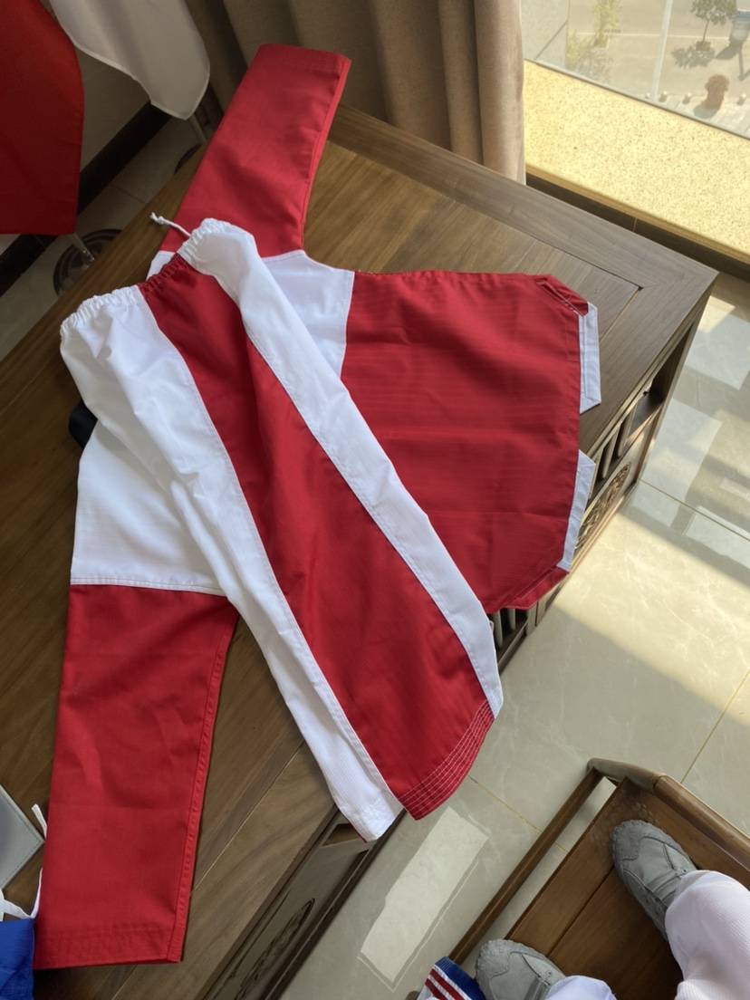 Taekwondo coaches for children's adult training and first-year adult students for short sleeves