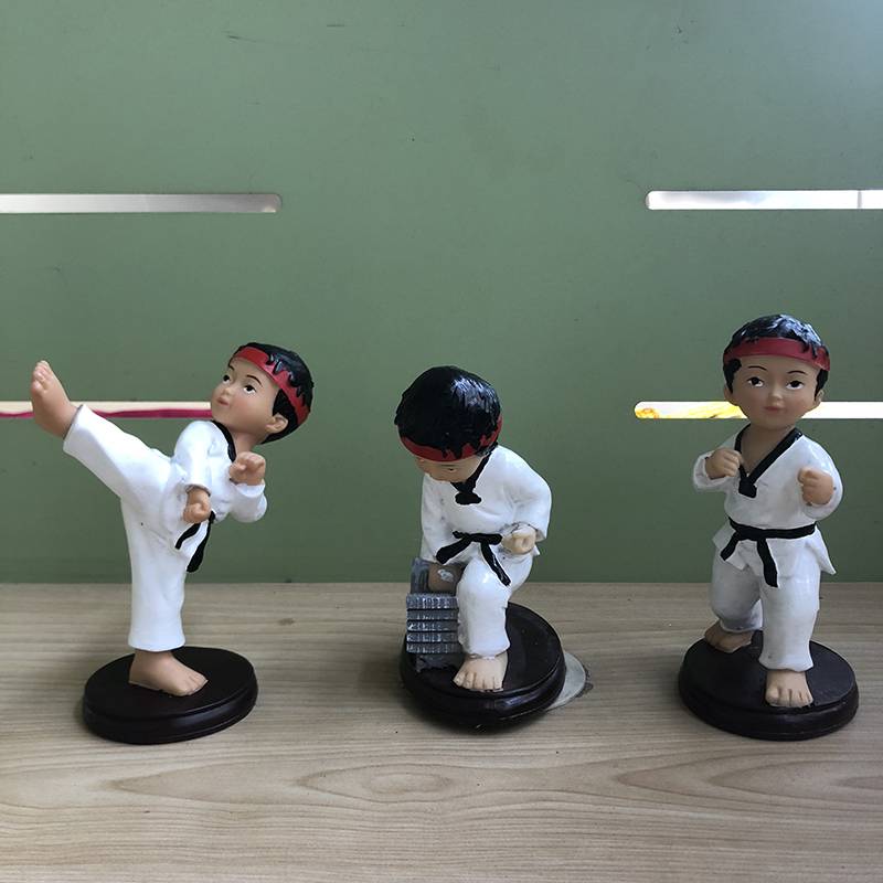 Resin crafts Furnishing Little Taekwondo Character Model Men's Side Kick Martial Arts Creative Decoration Souvenirs