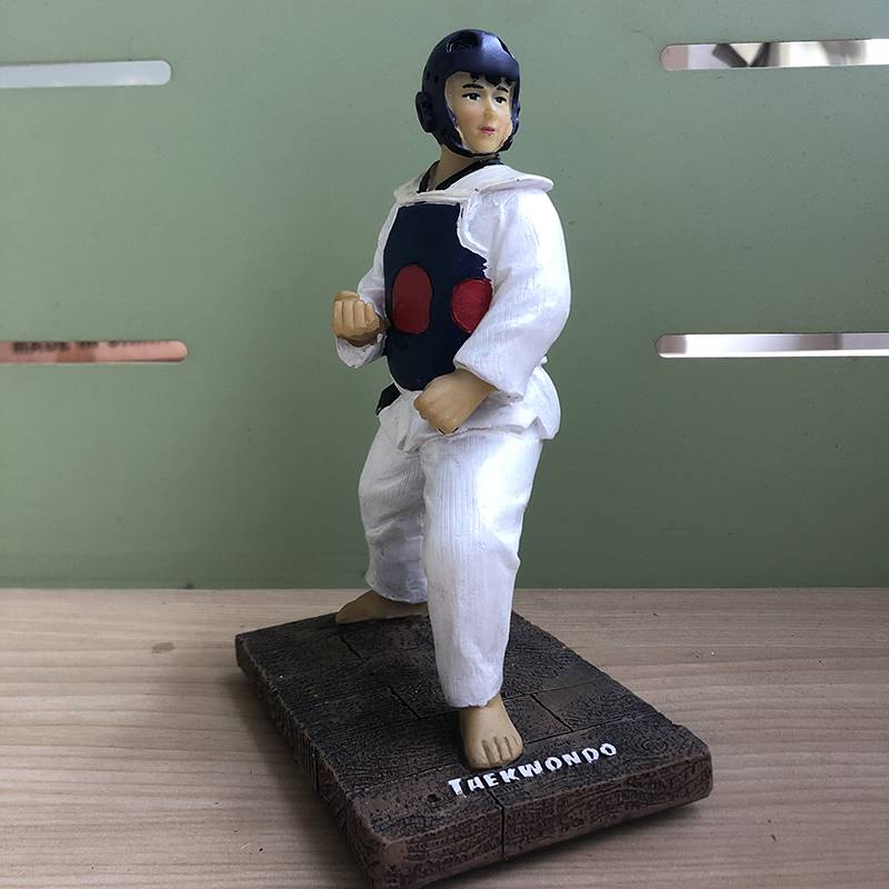 Resin crafts Furnishing Little Taekwondo Character Model Men's Side Kick Martial Arts Creative Decoration Souvenirs