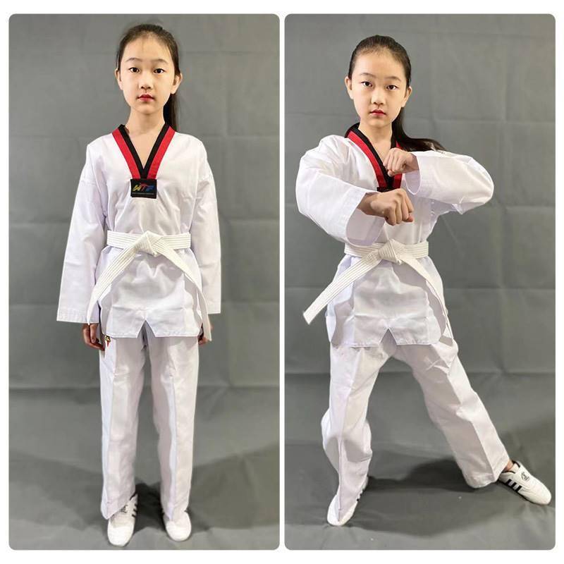 Taekwondo wears an air-traffic training suit for men and women, and a karate training suit for karate boxing