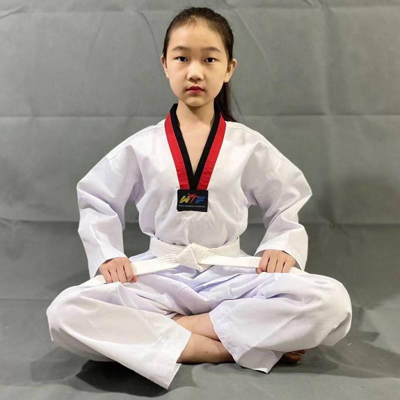 Taekwondo wears an air-traffic training suit for men and women, and a karate training suit for karate boxing